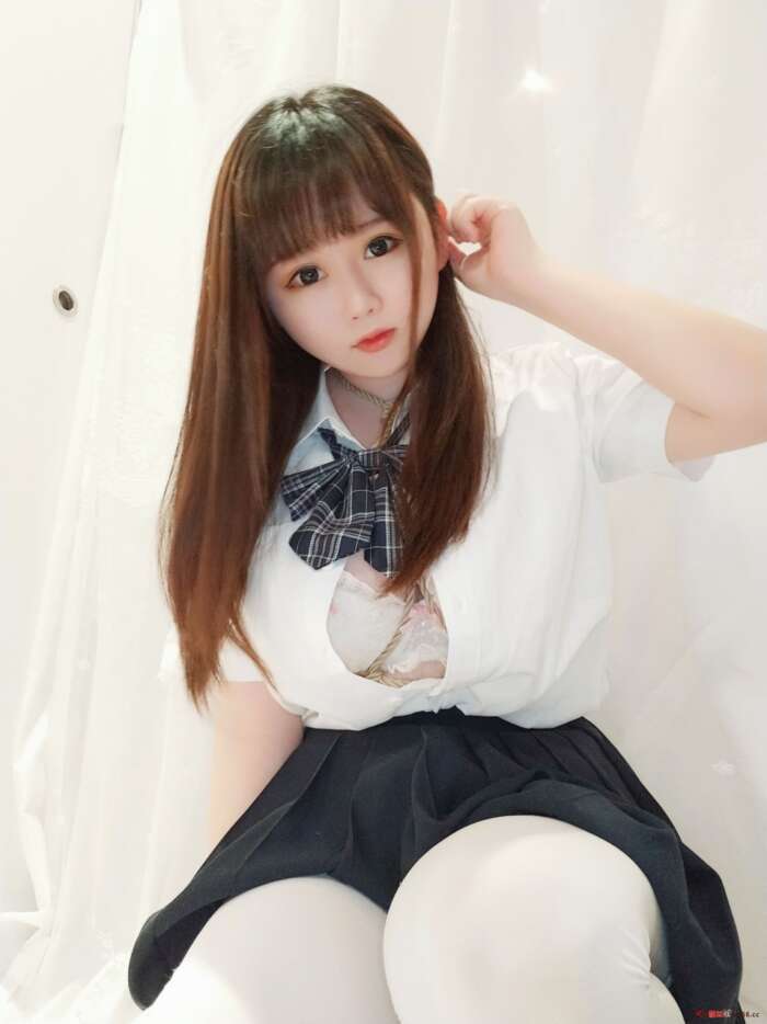 是依酱吖 NO.024 裙底的秘密 [83P-164MB]