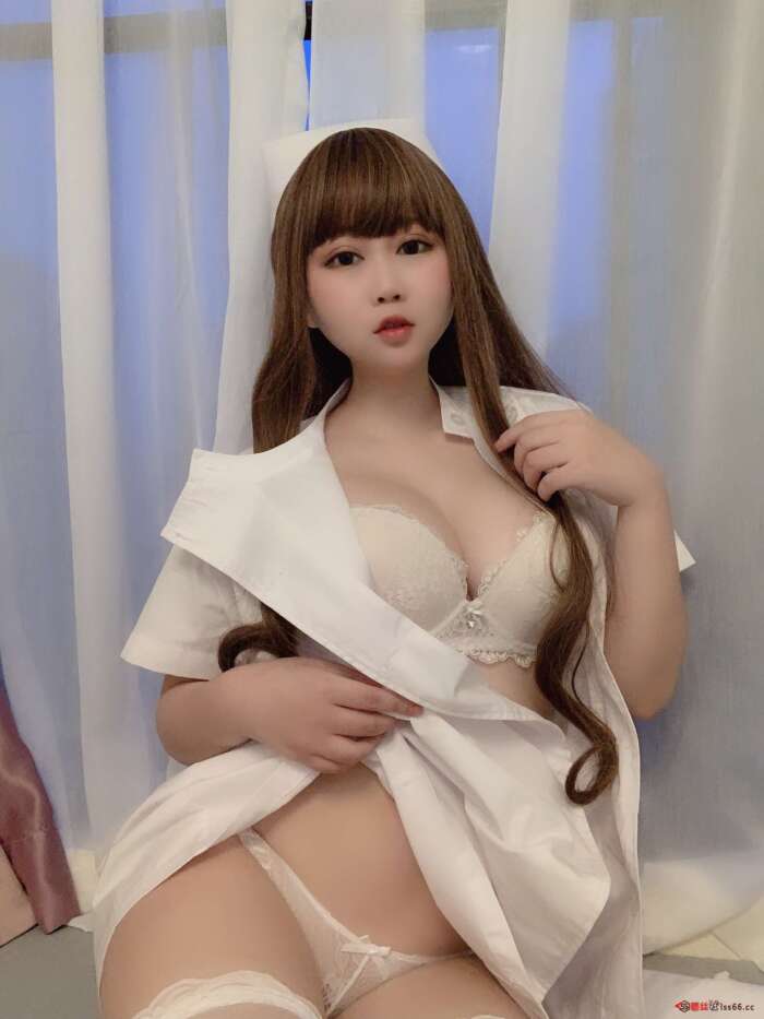 是依酱吖 NO.011 性感护士 [23P-32MB]