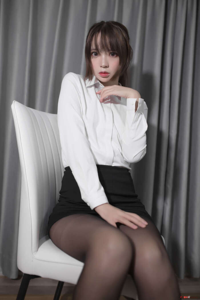 疯猫ss NO.098 职业装2 [21P-236MB]