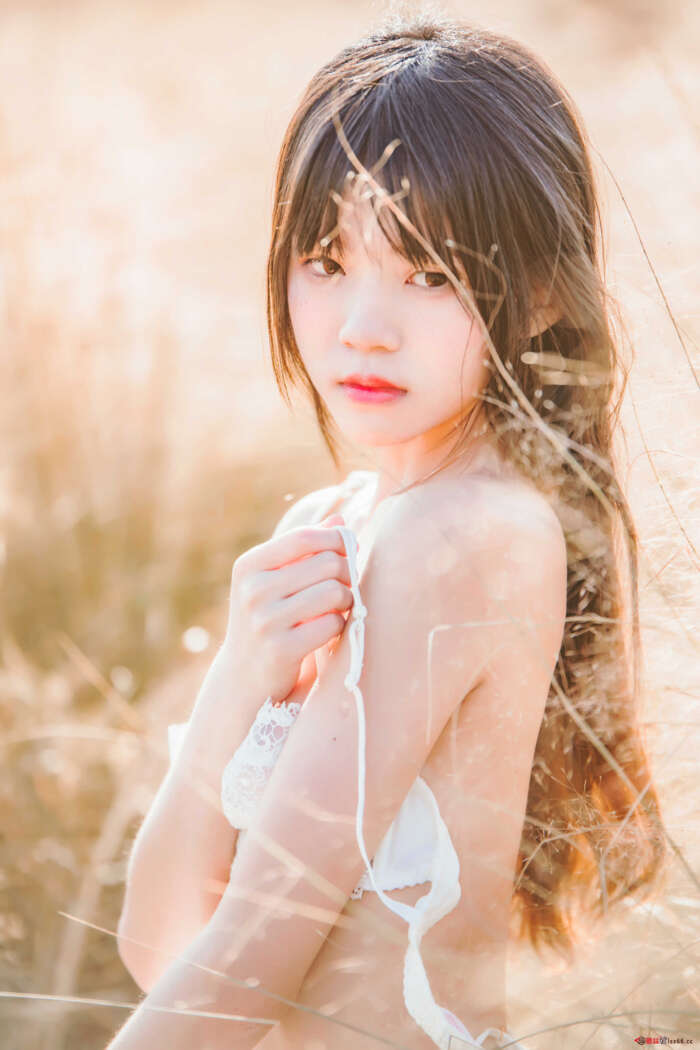 桜桃喵 076 原野上的浪漫 [49P-674MB]