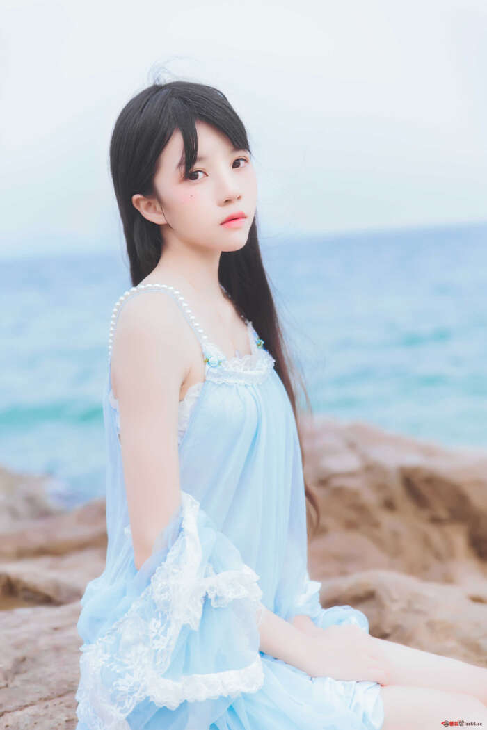 桜桃喵 043 冬眠 长裙 [14P-233MB]