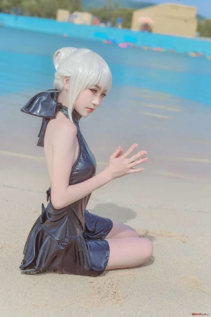 这个泡泡就是逊啦 018 黑saber泳装