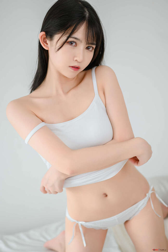 鳗鱼霏儿 NO.084 白背心写真电子版珍藏版[41P+1V519M]