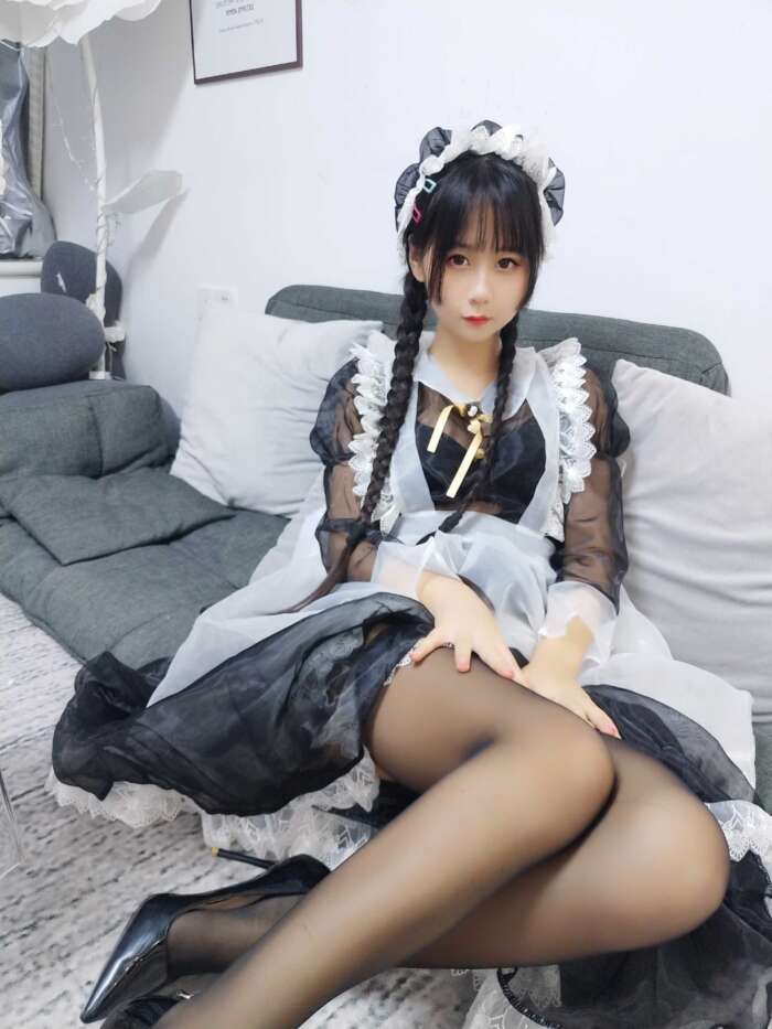 萌芽儿o0 NO.004 透明女仆自拍 [26P-100MB]