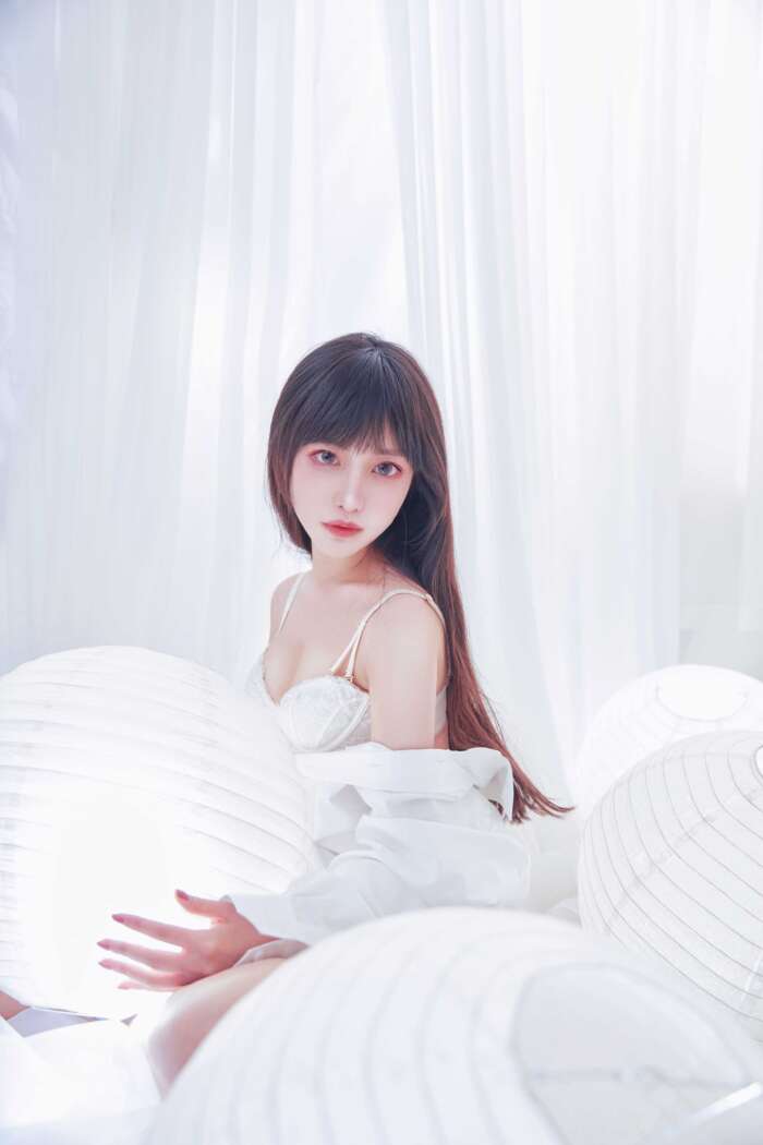 Shika小鹿鹿 NO.056 纯白 [18P-36MB]