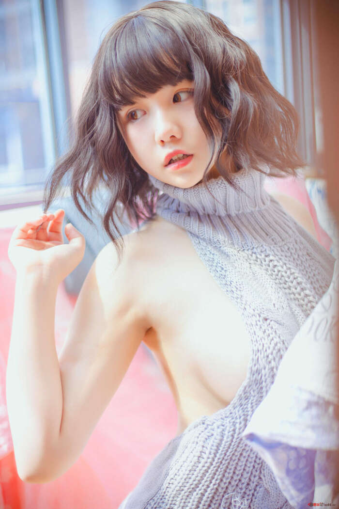 阿半今天很开心 NO.001 露背毛衣[28P-157MB]