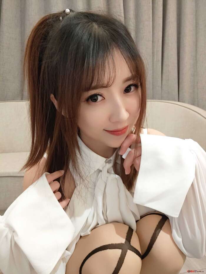 小女巫露娜 NO.004 条纹提花白衬衣[39P-220MB]