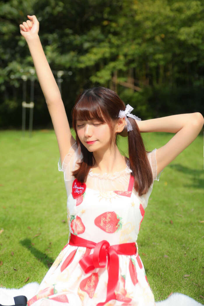 陆卿卿 NO.005 小草莓 [8P-17MB]