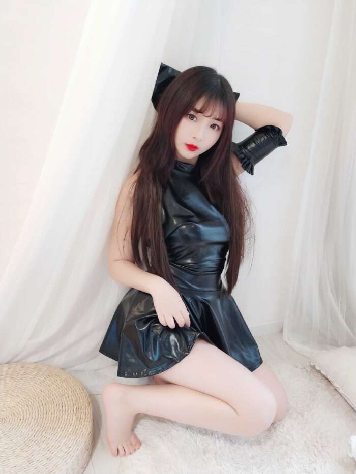 古川 NO.036 黑亮连衣裙 裸足 [35P-213M]