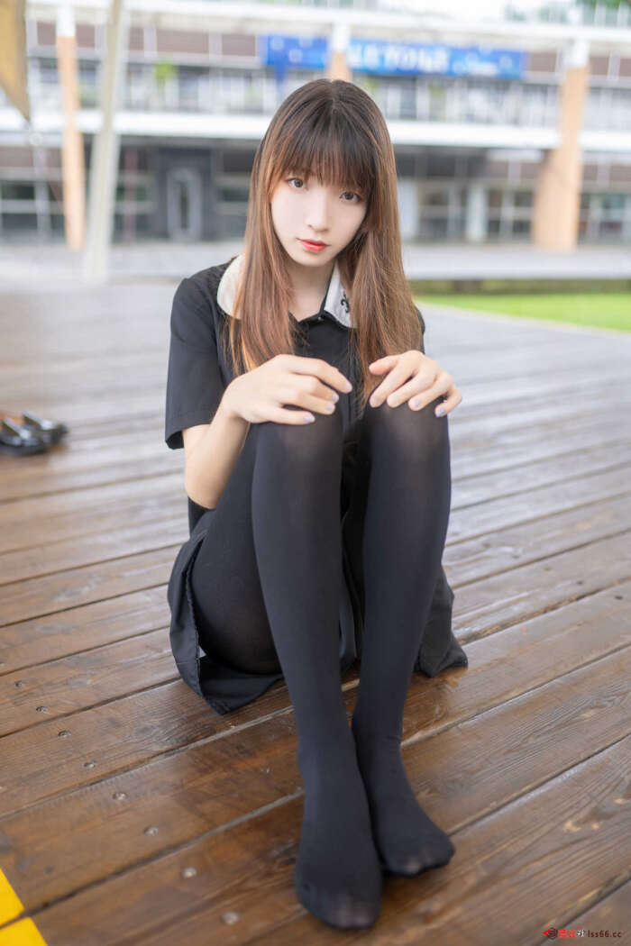 祖木子 NO.018 户外黑丝长腿 [41P-221MB]