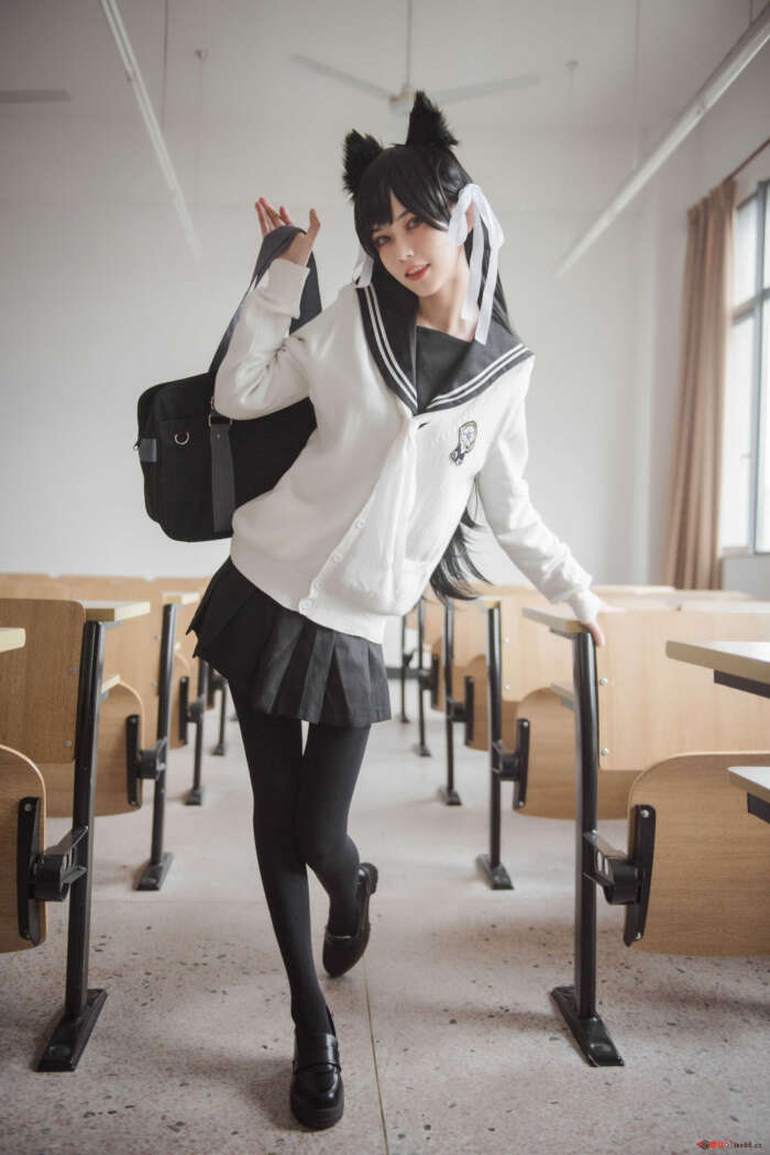 你的负卿 NO.003 爱宕制服 [11P-94MB]