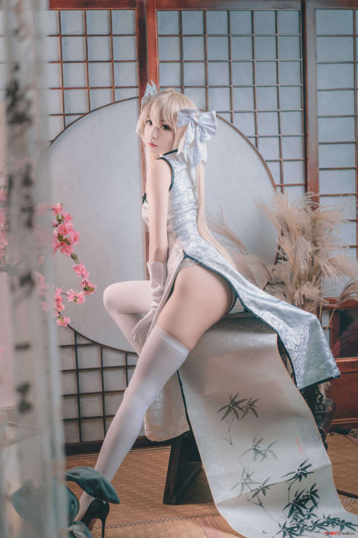 白易子 NO.18 旗袍 [22P-87MB]