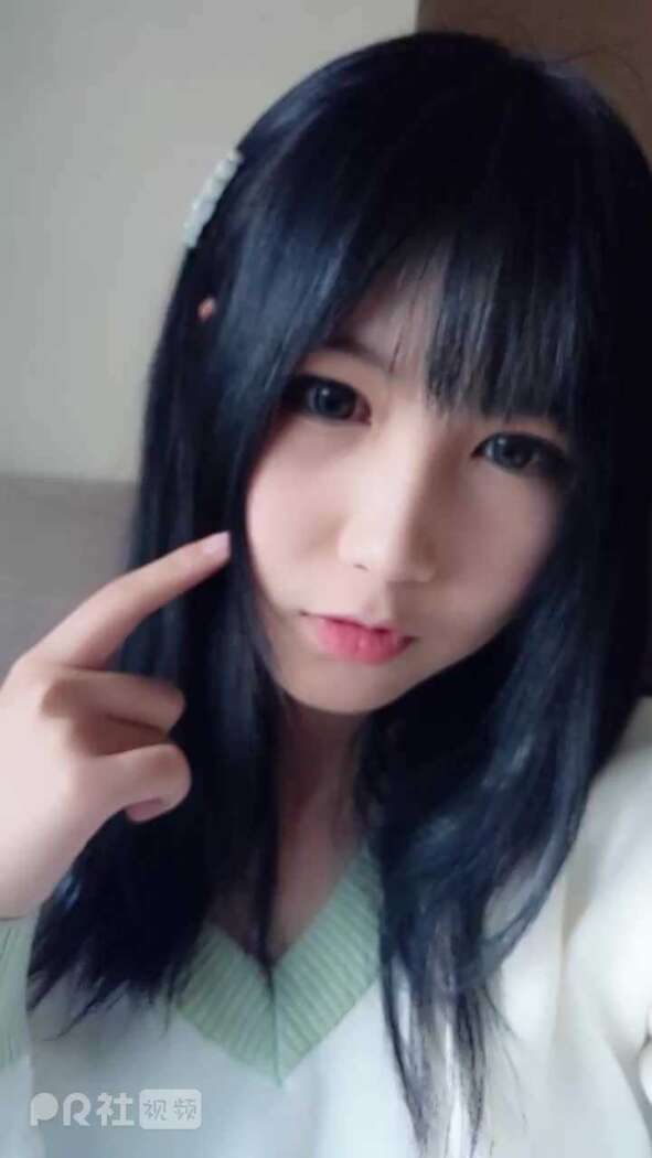 NO.032 逐月SU – 听撕丝袜的声音还真是爽