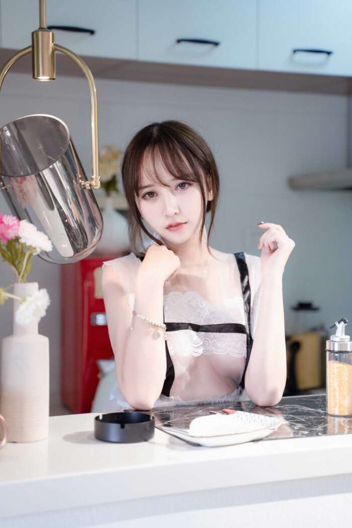 过期米线线喵 064米线 – 厨娘 [28P 96MB]