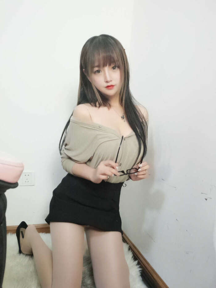 过期米线线喵 031米线 – 丝袜 肉色 [7P 21M]