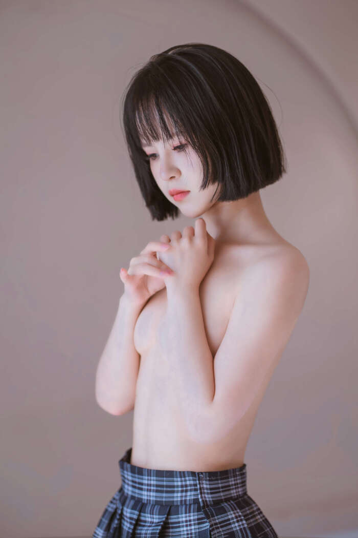 晕崽Zz NO.016 透明学生服 [33P-112MB]