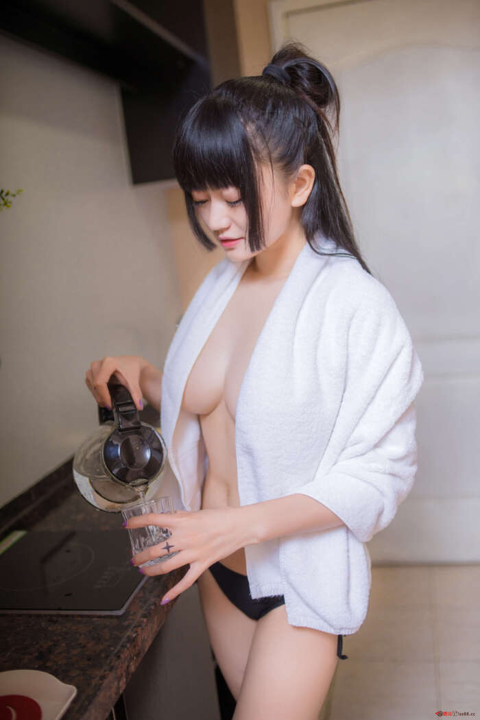 婴紫-炸毛总裁不艹粉 –  VOL.001 居家[20P-182M]