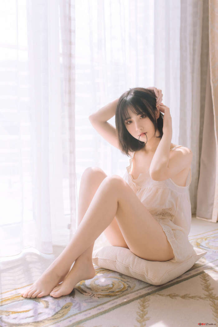 念雪ww – 白色吊带