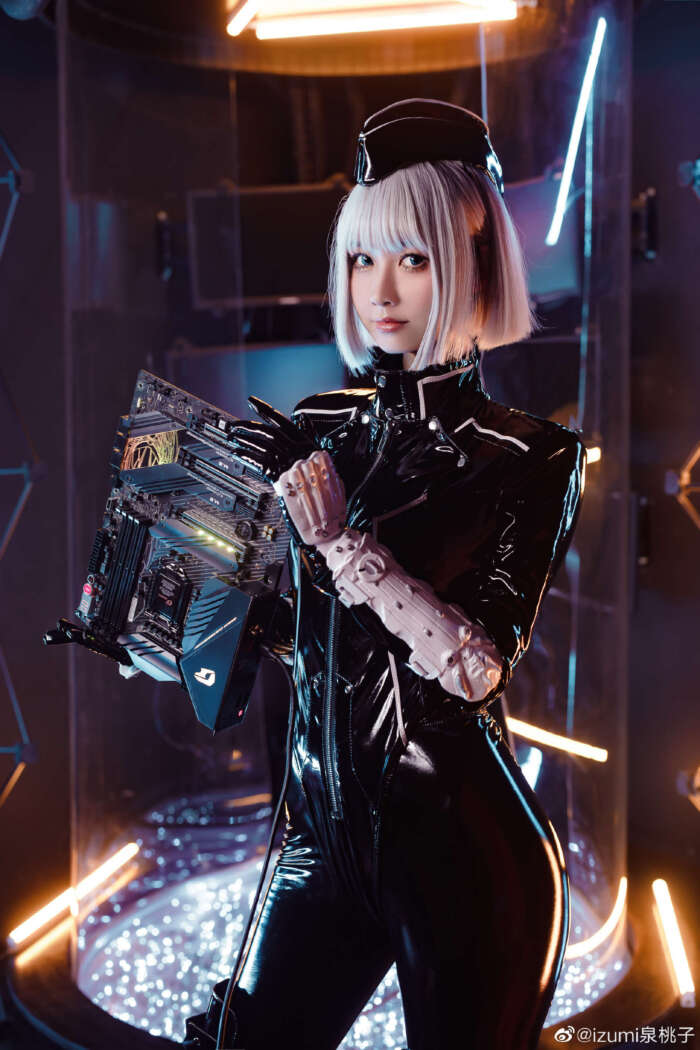 izumi泉桃子 NO.006 帝国通讯官 [30P-233MB]