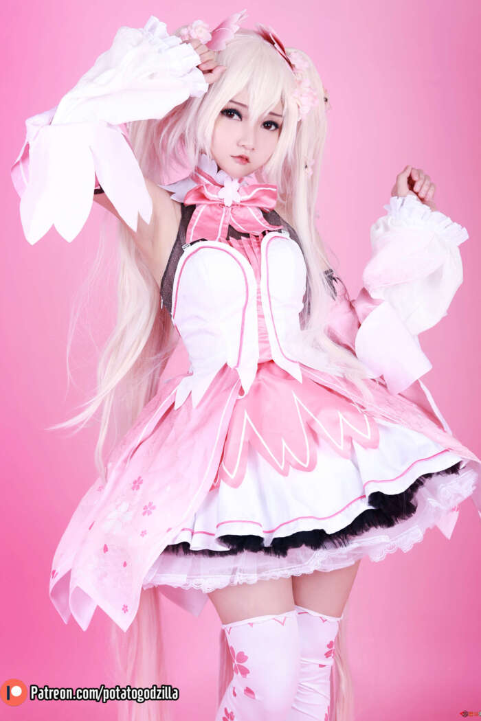 Potato Godzilla – Sakura Miku [48P210MB]