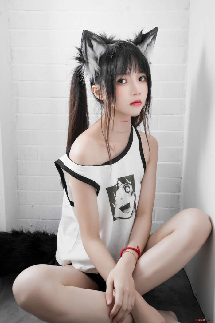 桜桃喵 – 狼崽崽 [60P1.05GB]