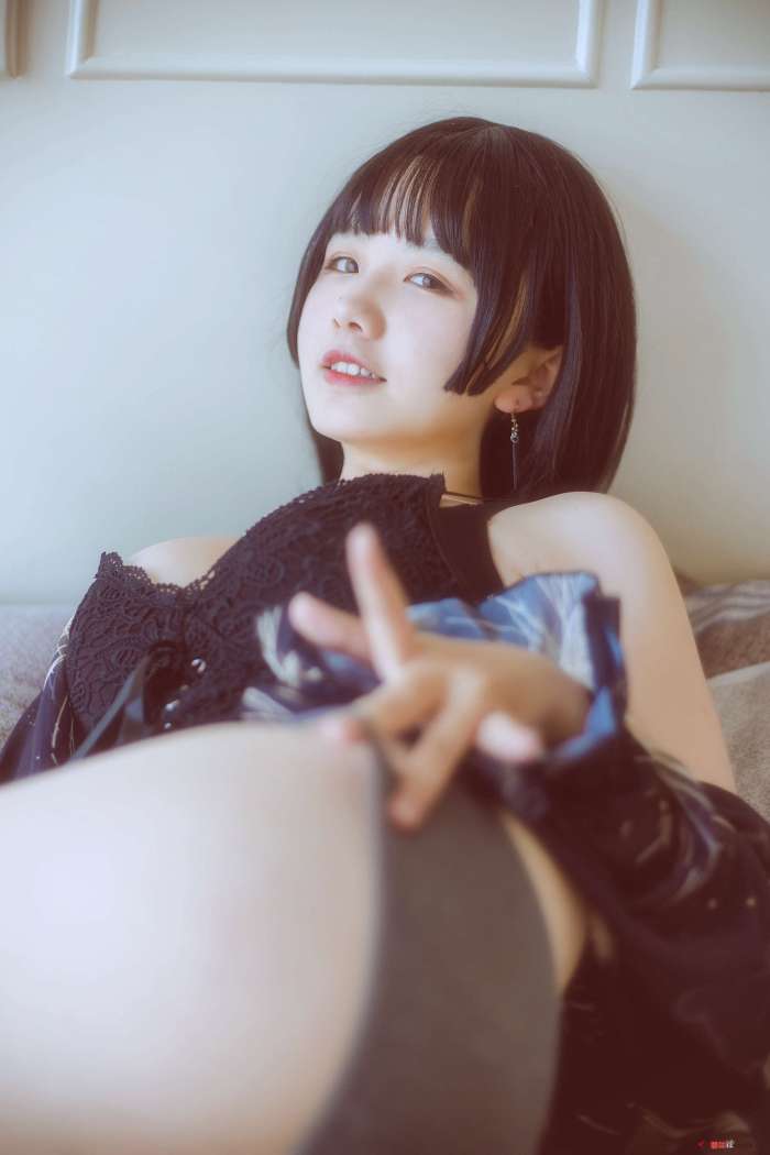 阿半今天很开心 NO.016 黑色吊带 [23P-220MB]