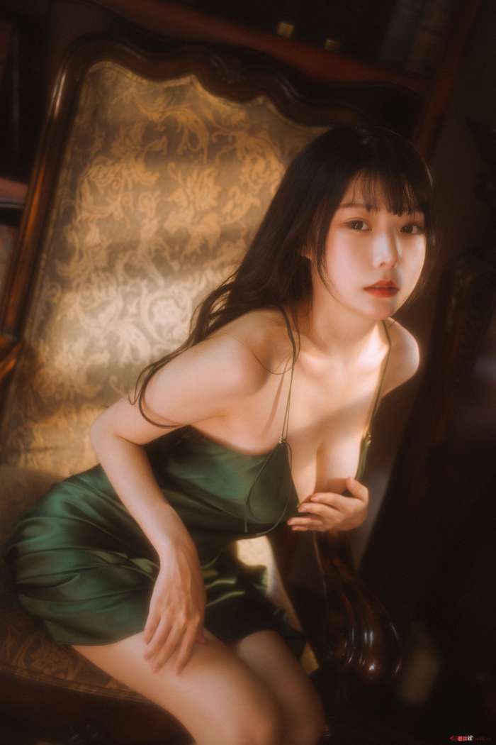 香草喵露露 – 杨枝甘露 绿色连衣裙[45P1V-1.19GB]