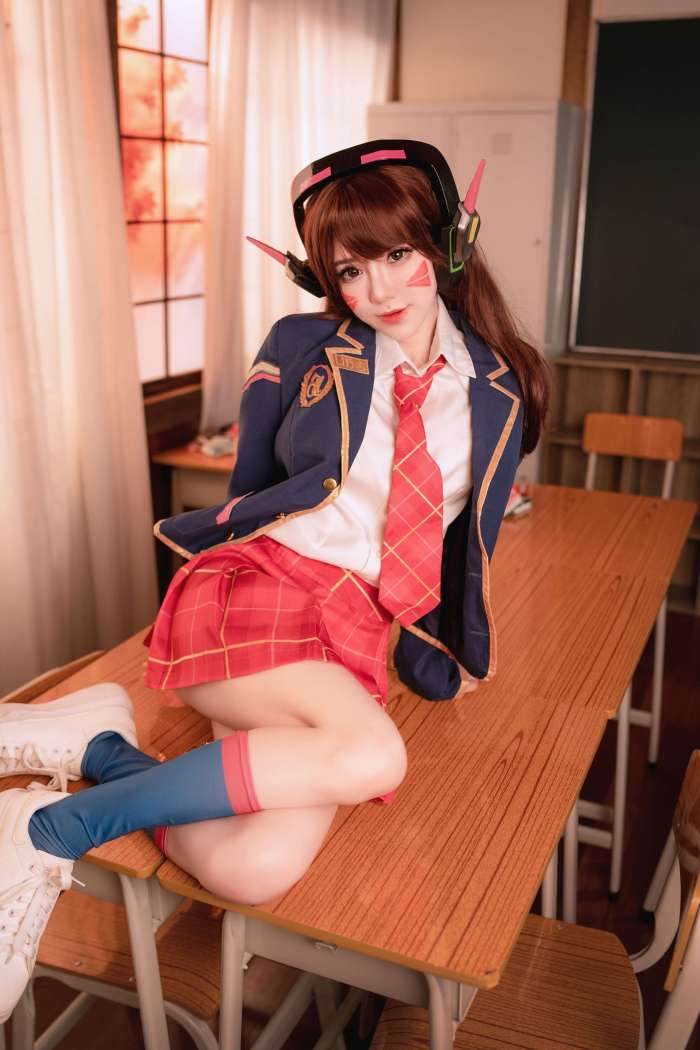 Sally Dorasnow – D.Va School Girl [21P42MB]