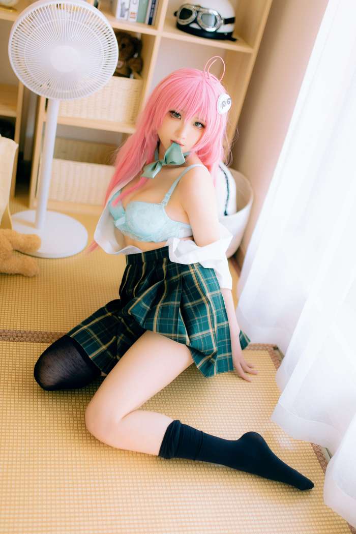 瓦斯塔亚小龙虾 – 校服 [17P-70MB]