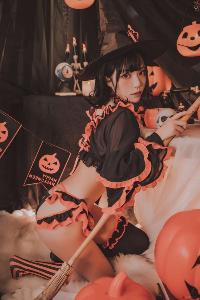 白易子教主 – 万圣节魔女 [10P-55MB]