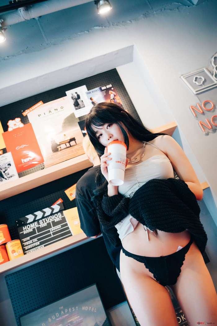 [Loozy] Zia XXX in the theater S.Ver[157P3V-2.47G]