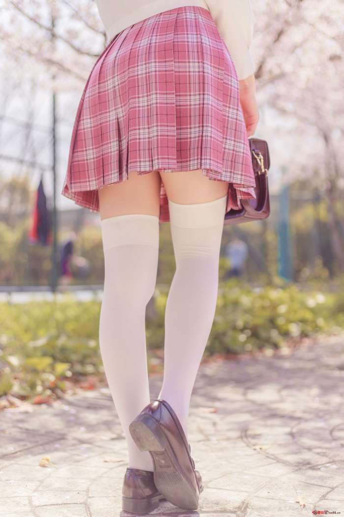 Tsubaki Album Vol 001 Pink Sailor suit & White knee socks 桜満開の季節 ピンク色に染めた学園 [34P117MB]