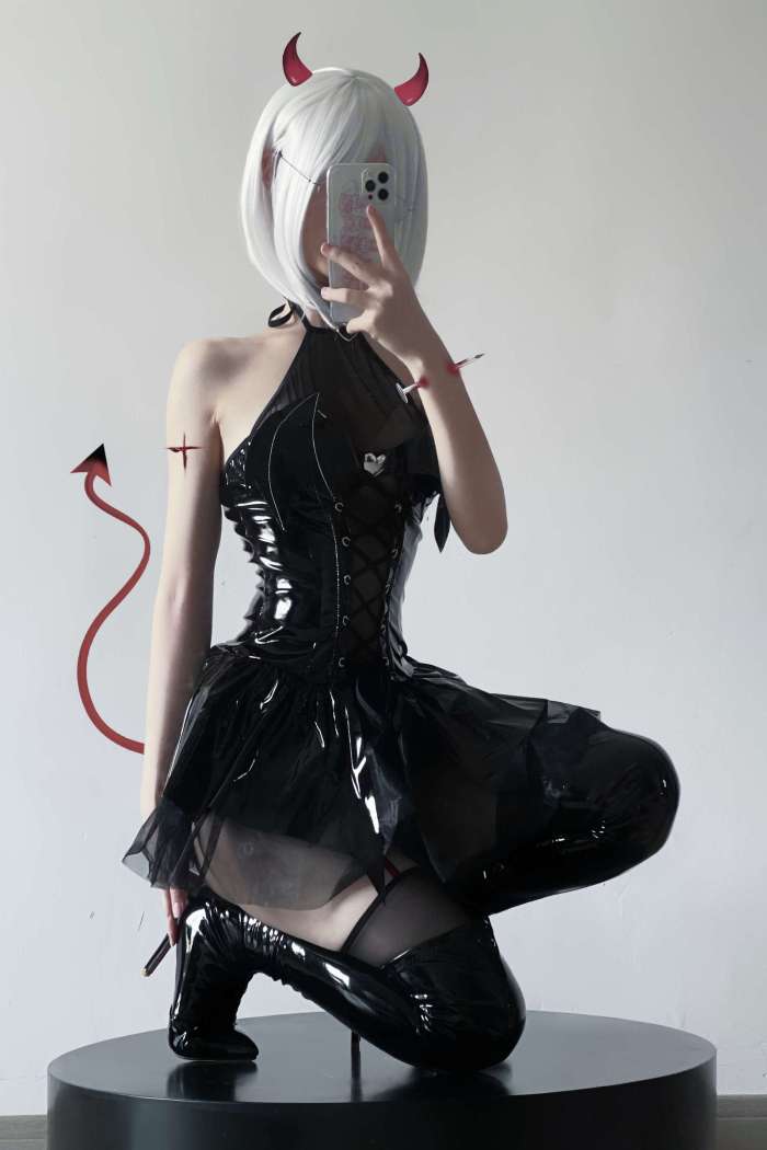 幼愛youmeko 吊带袜恶魔[47P-330M]