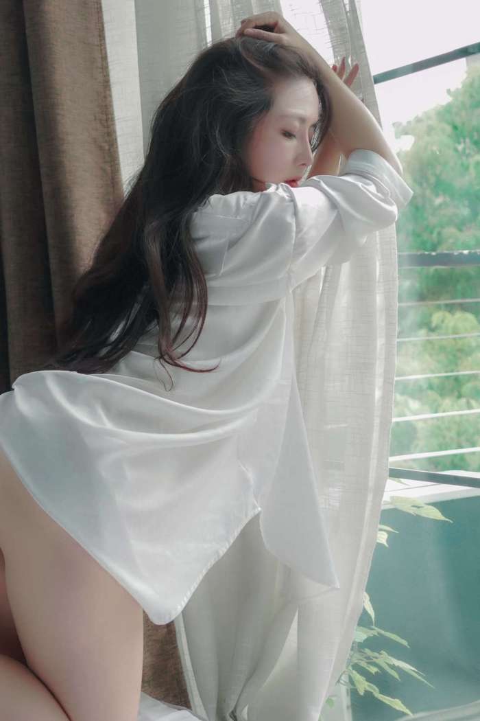 樱晚gigi – 轻拂 [20P-184.5M]