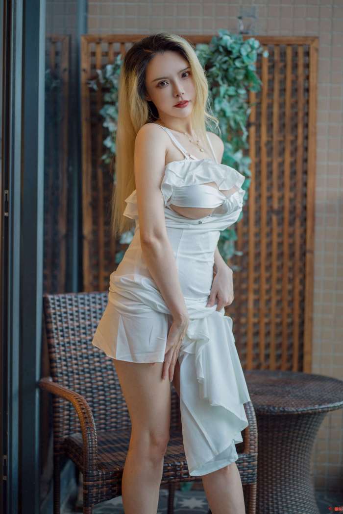 秋和柯基 – 白色连衣裙[59P2V-1.49G]