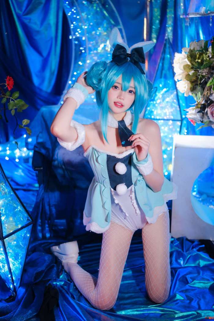 黏黏团子兔 – MIKU初音未来兔女郎 [13P85MB]