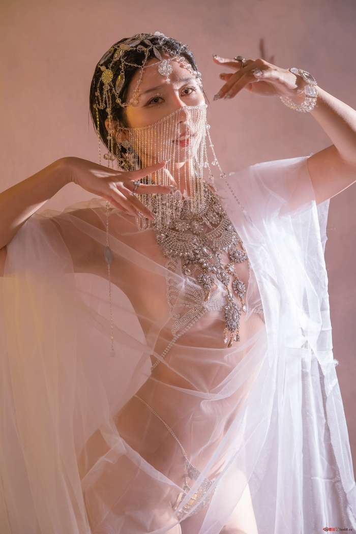 云溪溪(奶桃桃) – Iceland spar冰洲石 [40P-391MB]