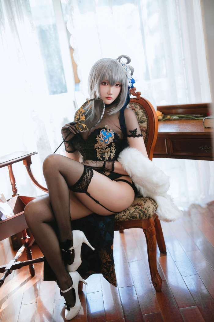 瓜希酱 – 碧蓝航线 路易九世旗袍 [19P48MB]