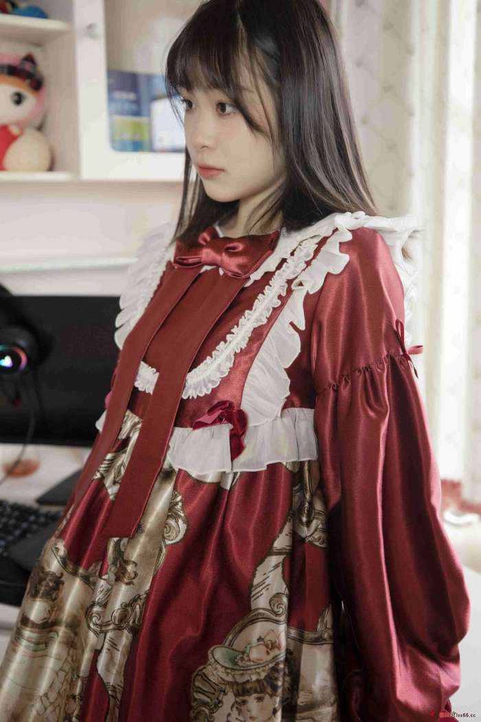 幻琪琪 红色Lolita黑丝 [47P 1V 424M]