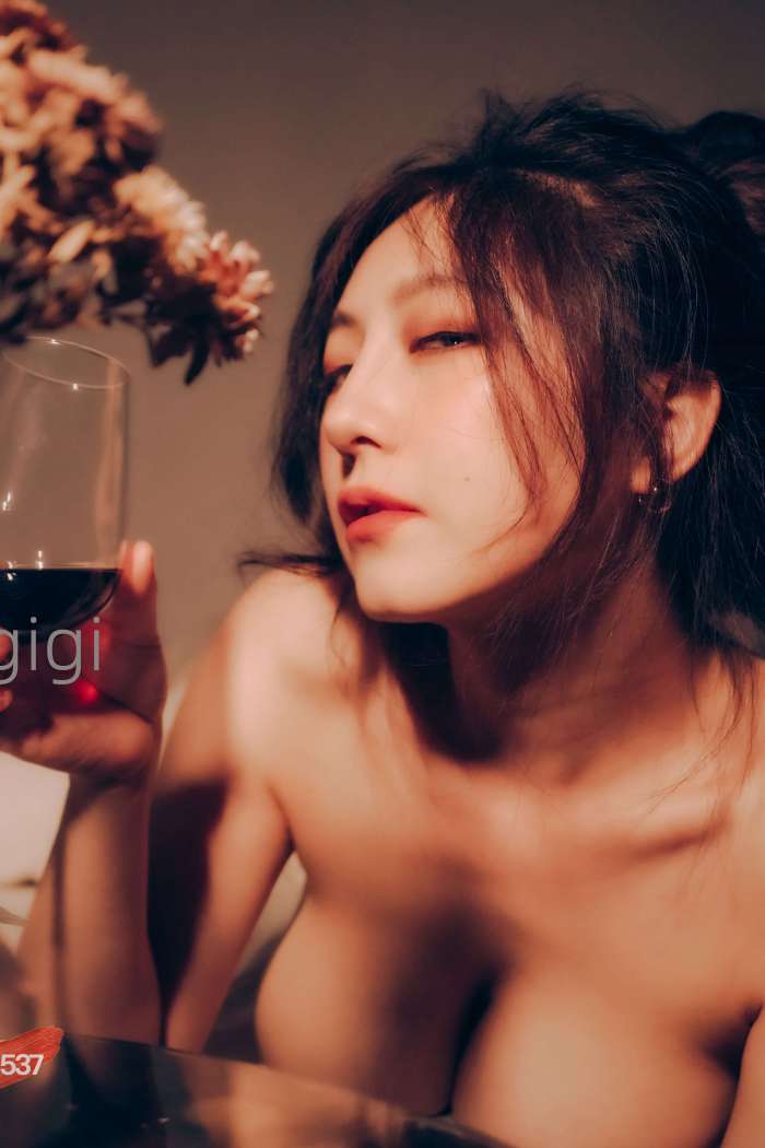 樱晚gigi NO.081 – 漫过红酒的香气 [20P-195MB]