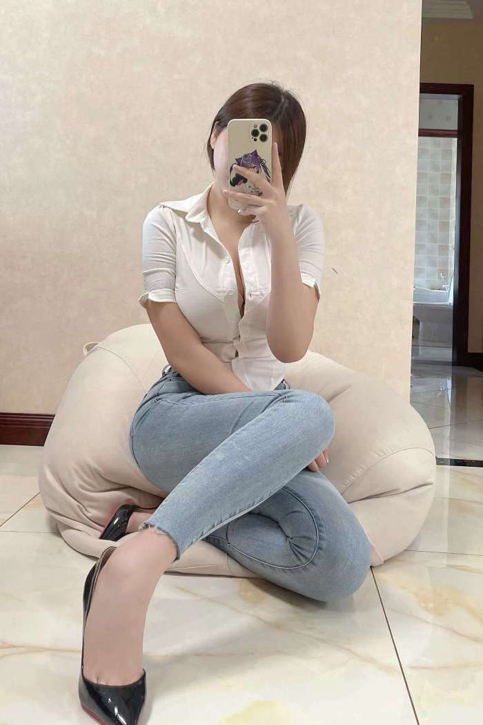 奶宝妹纸 · 高跟配牛仔 [27P4V-69M]