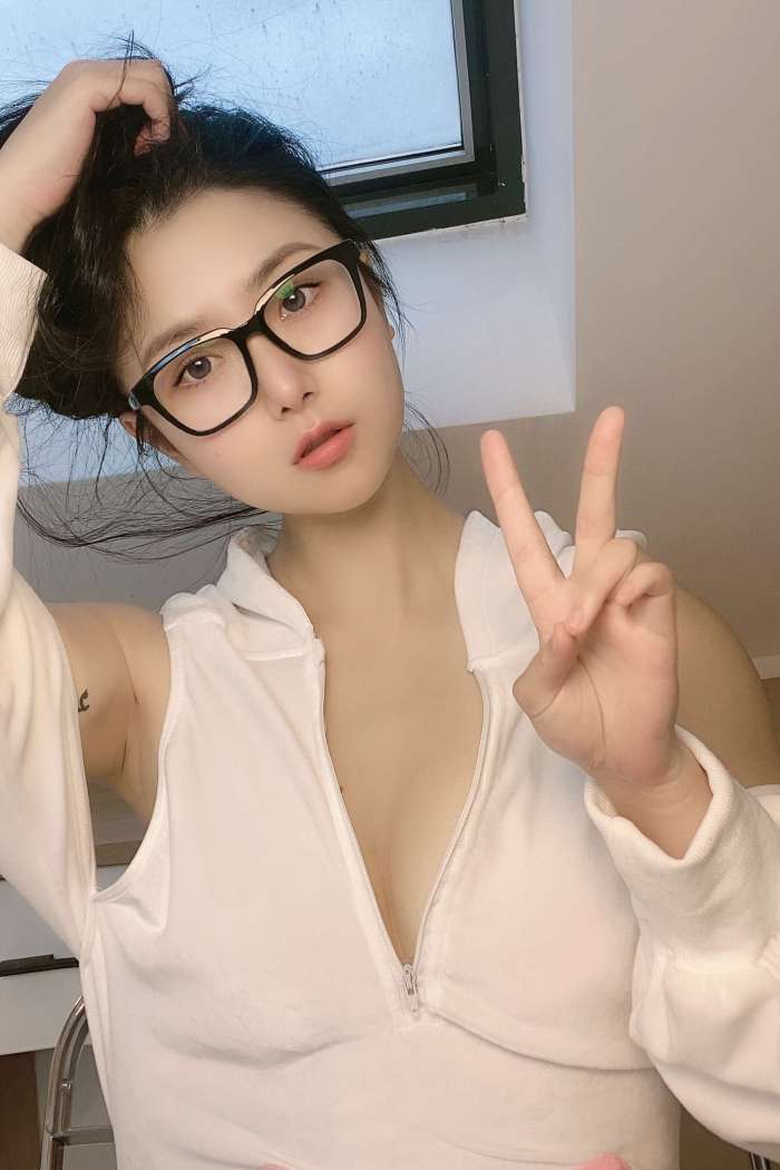 俏妞qiaoniuTT · 可爱兔子 [15P-59M]