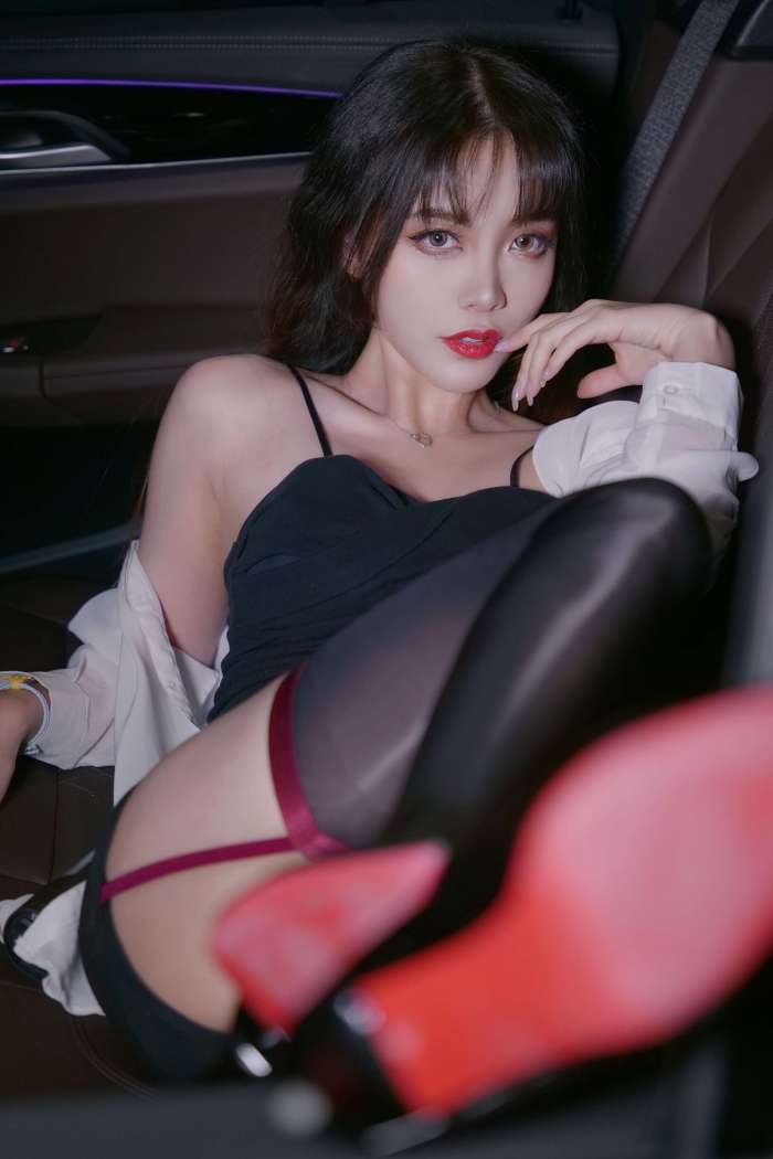 小须须 – 香车美人 [22P136MB]