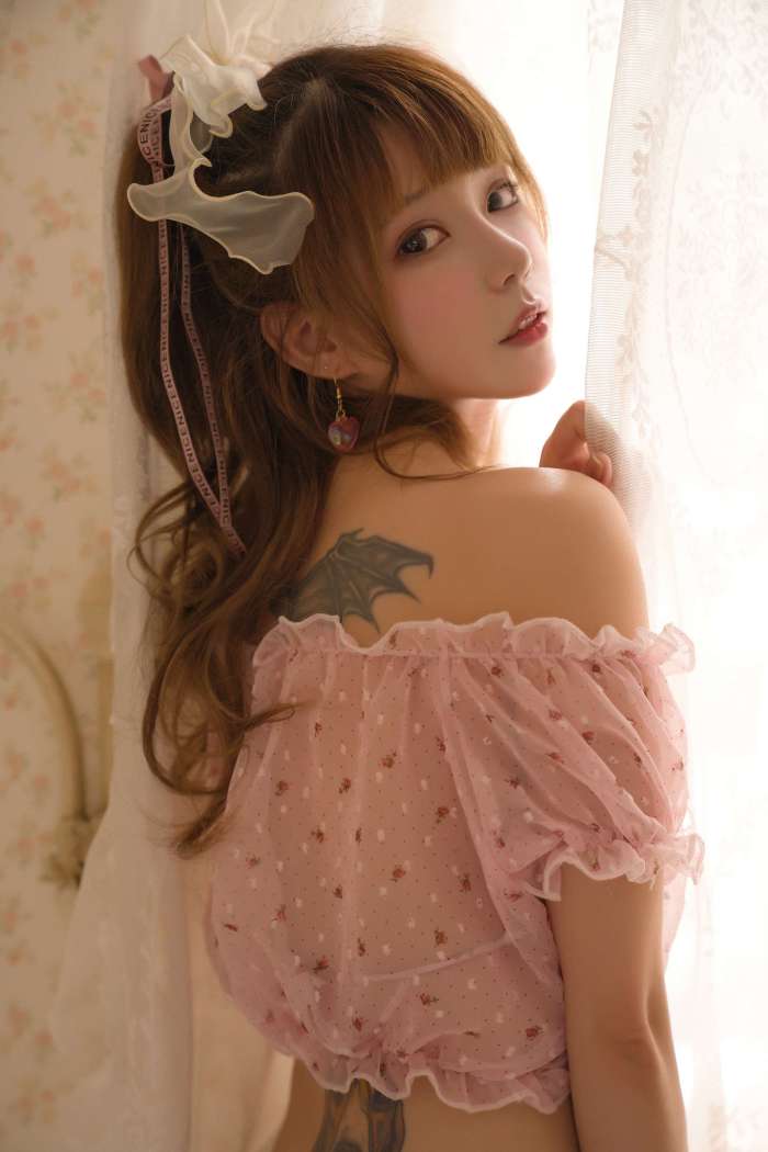 凛子酱 – 草莓味 [12P125MB]