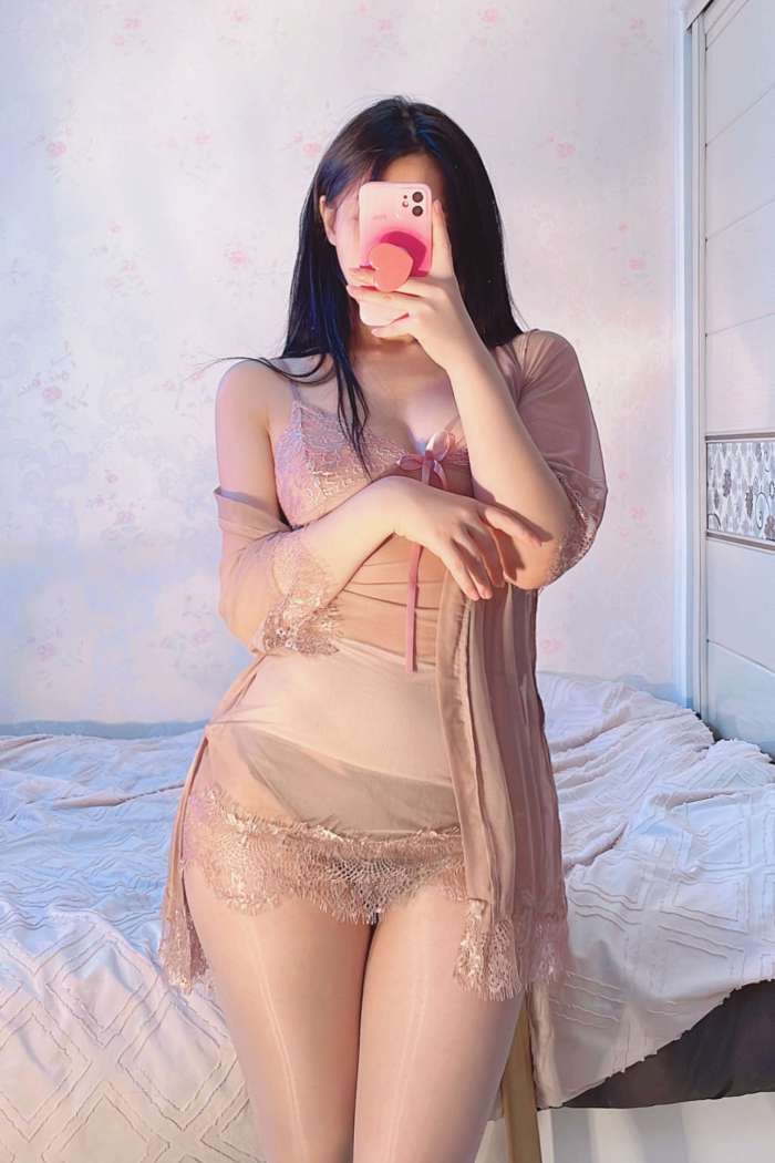 姐姐_LaLion – 粉色睡衣 [18P1V72MB]