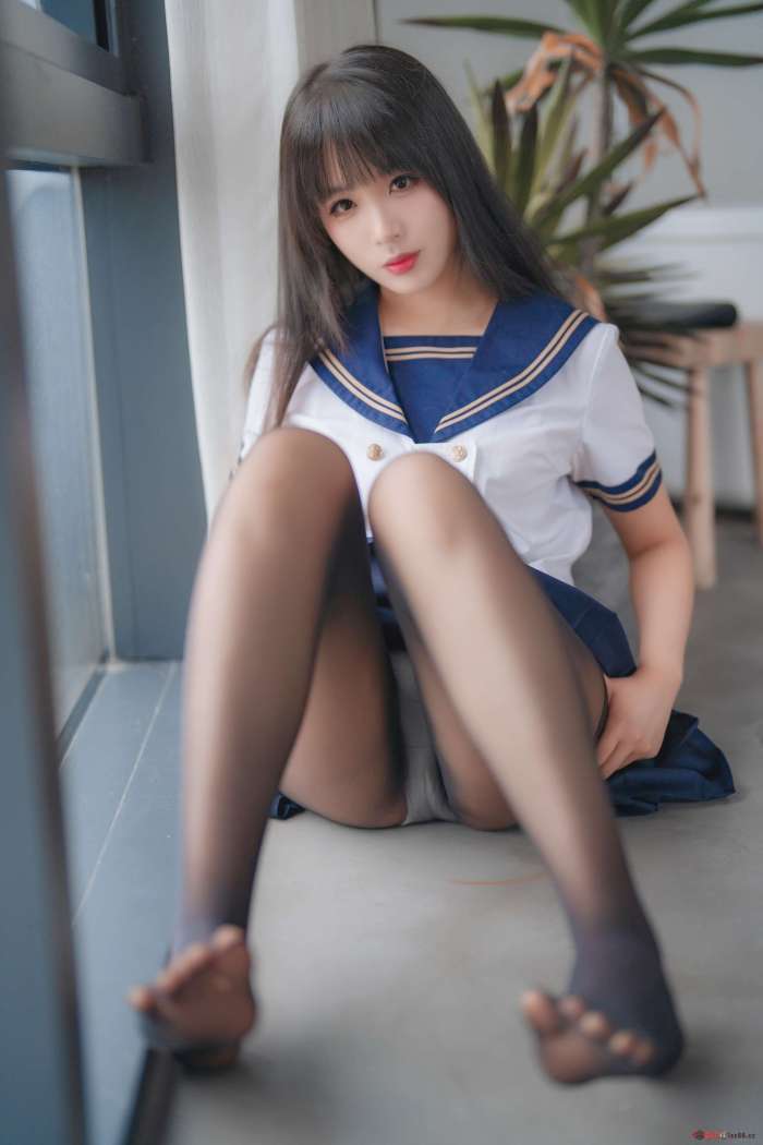 轩萧学姐 – 5月舰长 黑丝jk [32P-113MB]