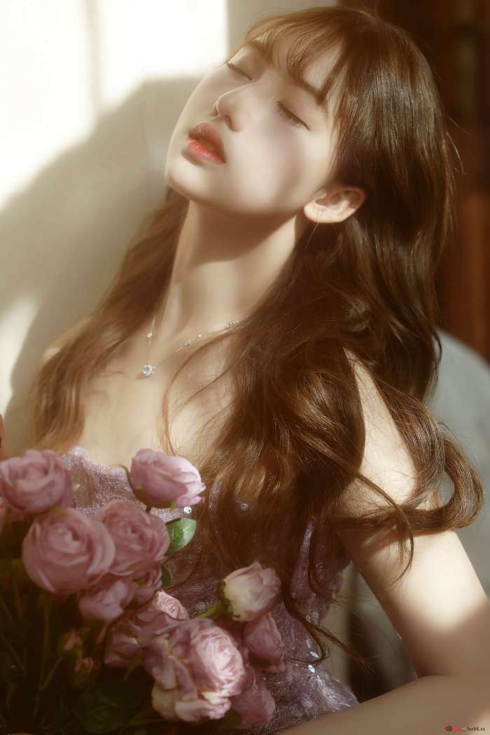 怡子yiii – 紫蔷薇 [20P110MB]