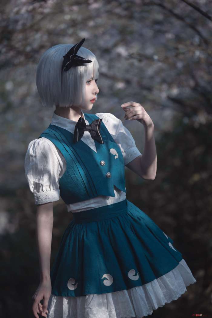 腥味猫罐 –  半·妖·庭·师 [15P80MB]