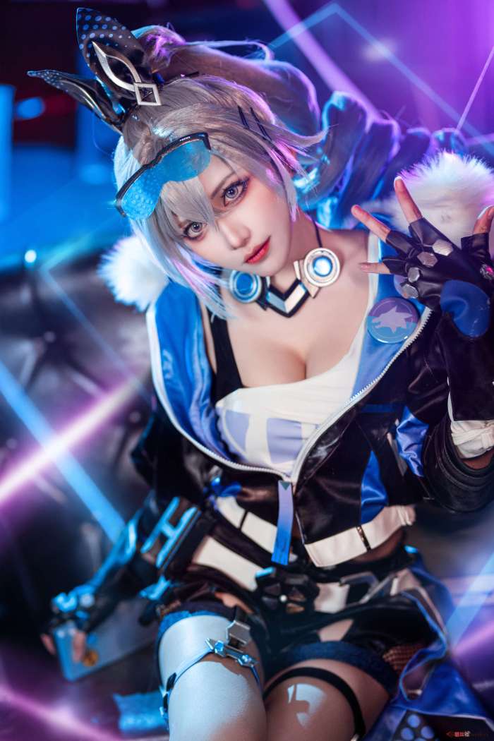 流一_喵喵喵喵喵喵 – 银狼 [18P179MB]