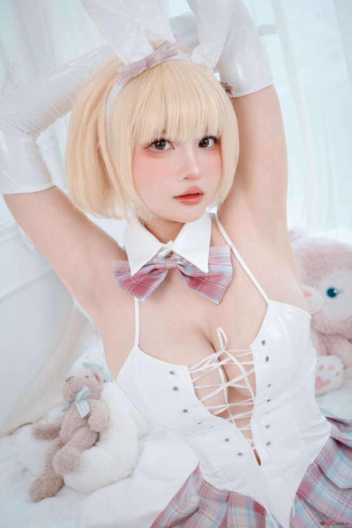 Azami – White Bunny Girl [20P51MB]